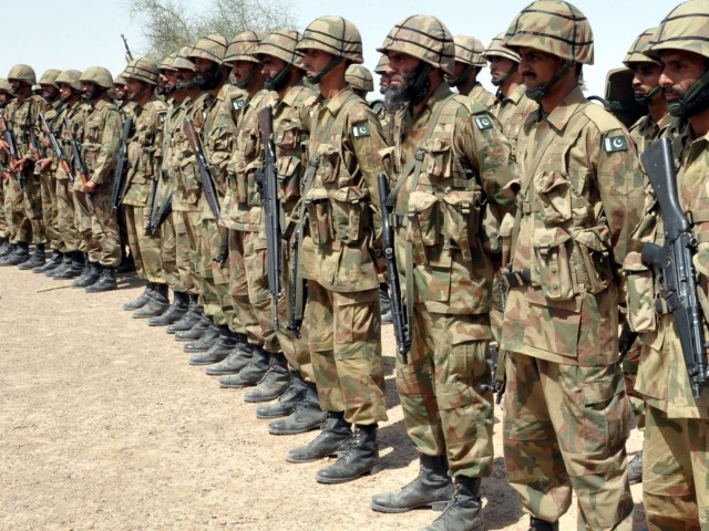 Żołnierze podczas ćwiczeń / Źródło: http://tribune.com.pk