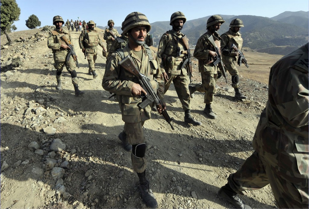 Oddział patrolujący okolice Ladha w Południowym Waziristanie / Źródło: http://centralasiaonline.com