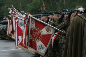 Sztandary należące do oddziałów wchodzących w skład 17. Wielkopolskiej Brygady Zmechanizowanej
