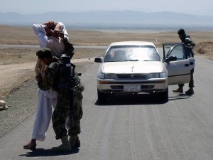   Afgański checkpoint | Źródło: www.isaf.wp.mil.pl
