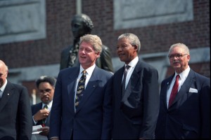 Bill Clinton i Nelson Mandela / Źródlo: Wikiemdia