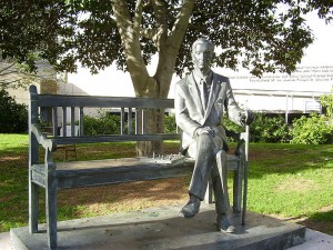 Pomnik Jana Karskiego w Tel-Awiwie / Źródło: Wikimedia