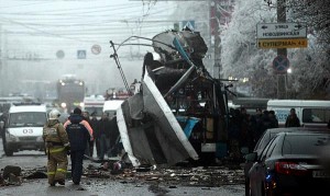 Szczątki zniszczonego trolejbusu /wp.pl (fot. AFP)