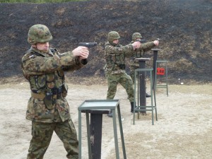 Rys. 6. Szkolenie strzeleckie żołnierzy NSR. / Źródło: www.dgw.wp.mil.pl, dostęp: 13.02.2014.