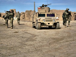 Polski patrol w Afganistanie (fot. Jakub Czermiński/MON). / www.wprost.pl