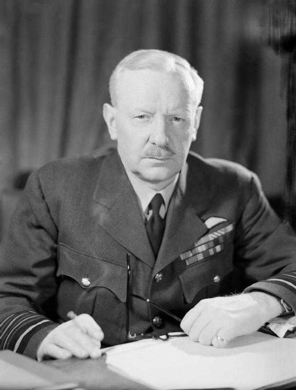 Sir Arthur "Bomber" / "Butcher" Travers Harris, 1st Baronet - naczelny dowódca RAF Bomber Command, i późniejszy marszałek RAF. Do tej pory jedna z najbardziej kontrowersyjnych postaci w historii Royal Air Force. Źródło: wikipedia