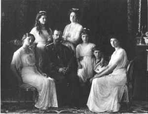 Car Mikołaj II wraz z rodziną. / wikipedia.pl