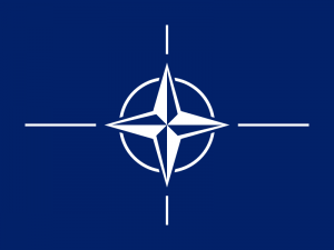 Flaga NATO / Źródło: Wikimedia
