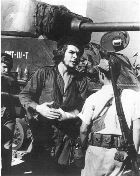 Guevara podczas bitwy o Santa Clara (1958 r.) | Źródło: Wikimedia