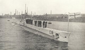 HMS E 19, którego celne torpedy posłały na dno niemiecki krążownik lekki (formalnie mały krążownik pancernopokładowy) SMS Undine. Źródło: harwichanddovercourt.co.uk
