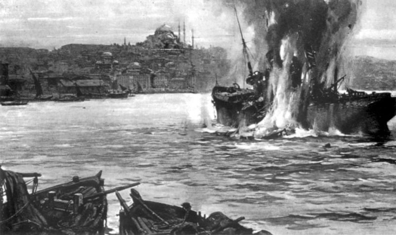 Reda Stambułu. Ugodzony torpedami transportowiec Stanbul wystrzelonym przez HMS E 11. Źródło: wikimedia.org