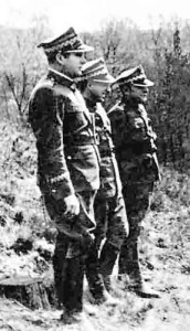 Od prawej: Karol Świerczewski, Marian Spychalski, Michał Rola-Żymierski nad Nysą w 1945/ Źródło: Wikimedia
