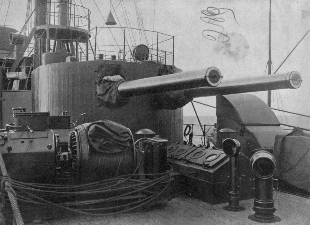 Rufowa wieża artylerii 152 mm krążownika Oleg. 1905 r. Źródło: wikimedia.org 