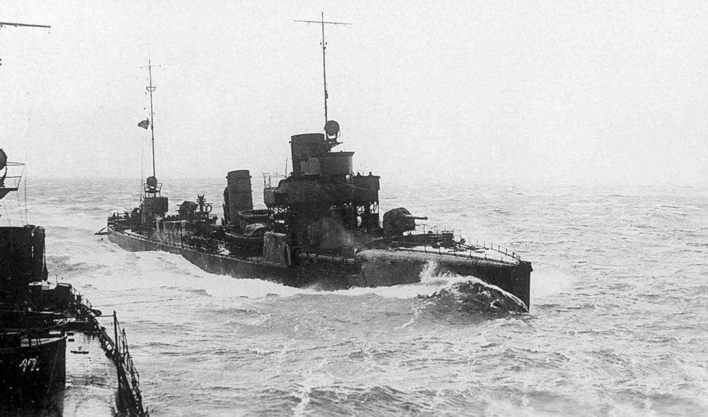 Niemiecki kontrtorpedowiec S 63. Podobnie wyglądały tego samego typu zatopione okręty S 57, S 58 i S 59, a niewiele od nich różniły się 4 dalsze kontrtorpedowce 10. Flotylli, która w nocy z 10 na 11 listopada 1916 r. straciła 7 jednostek od wybuchów min podczas przerywania się przez rosyjską pozycję minową na Zatoce Fińskiej. 