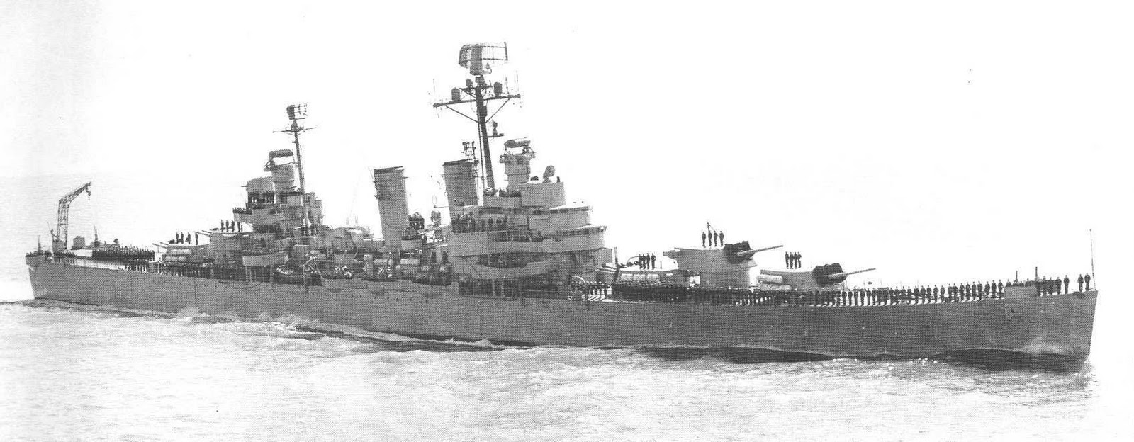 1 maja 1982 r. Conqueror wykrył argentyński zespół nawodny skupiony wokół zwodowanego w marcu 1938 r. krążownika ARA General Belgrano (C-4), ex-amerykańskiego USS Phoenix (CL-46.). Nieprzyjacielskie okręty zostały zidentyfikowane przez peryskop. Przez kolejne 30 godzin trwała zabawa w kotka i myszkę. Conqueror śledził argentyńskie okręty operujące na granicy strefy działań wojennych. Źródła: wikimedia.org i taringa.net
