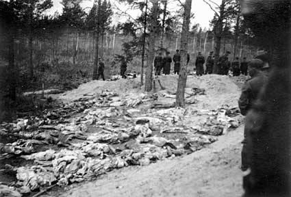 Masowy grób ? ekshumacja 1943 / Wikipedia 