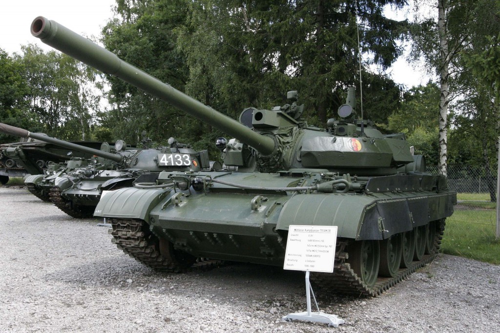 T-55AM2B armii NRD, czołg zmodernizowany zgodnie z czechosłowackim standardem / Źródło: Wikimedia Commons