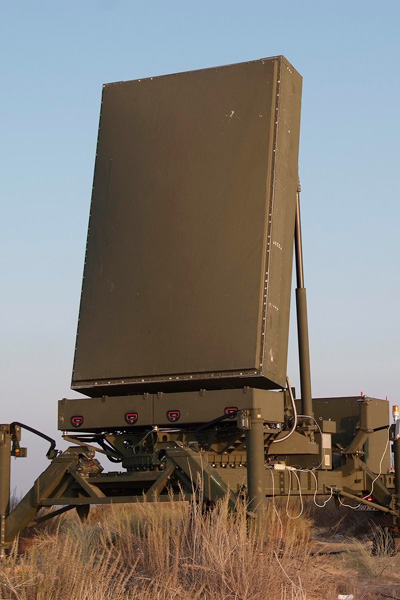 Koncerny zbrojeniowe Rheinmetall Kanada i Israel Aerospace Industries (IAI) Elta Systems połączyły siły w 2013 roku celem wprowadzenia na rynek zintegrowanego rozwiązania (ELM-2084) opartego na urządzeniu, jakim jest radar koncernu IAI Elta. (Źródło: Israel Aerospace Industries)