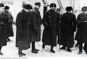 Gen. Władysław Anders dokonuje inspekcji oddziałów Armii Polskiej w ZSRR / Źródło: NAC, sygn. 18-307-3