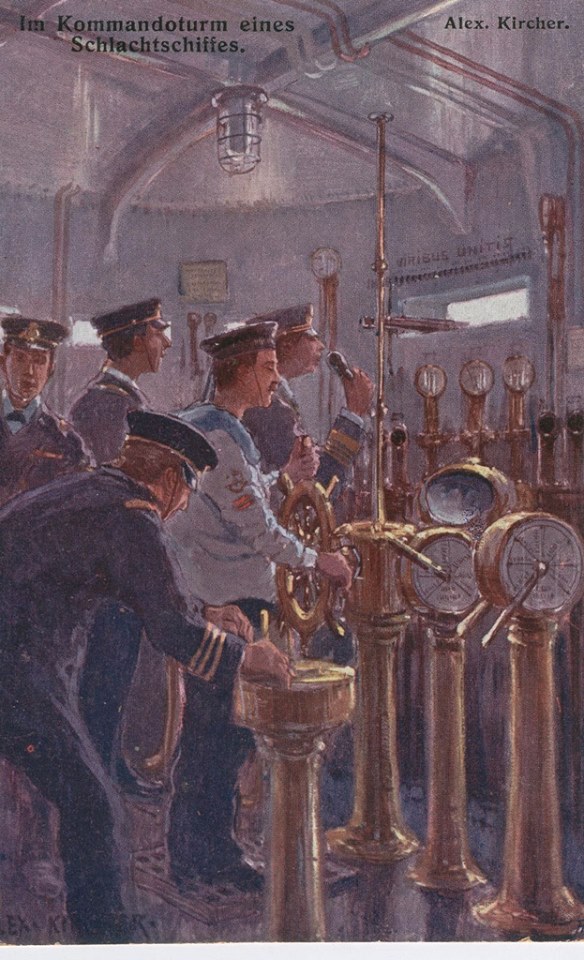 Wieża dowodzenia na pancerniku typu Tegetthoff, mal. Alexander Kircher (1867-1939.).  Mostek powyżej opancerzonego stanowiska dowodzenia obejmował zamkniętą kabinę nawigacyjną z tyłu, a z przodu półotwartą sterówkę. W pancernym silosie wieży dowodzenia znajdowało się koło sterowe i panel sterowania, elektryczny telegraf maszynowy, wskaźnik wychylenia steru oraz stół na mapy. W nokach pomostu nawigacyjnego po jednym radionamierniku. Na dachu blokhauzu stanowiska dowodzenia znajdował się z kolei repetytor kompasu i przedni dalmierz. Źródło: flickr.com
