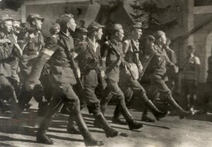 Żołnierze oddziału podczas parady w 1945/ Źródło: Wikimedia Commons