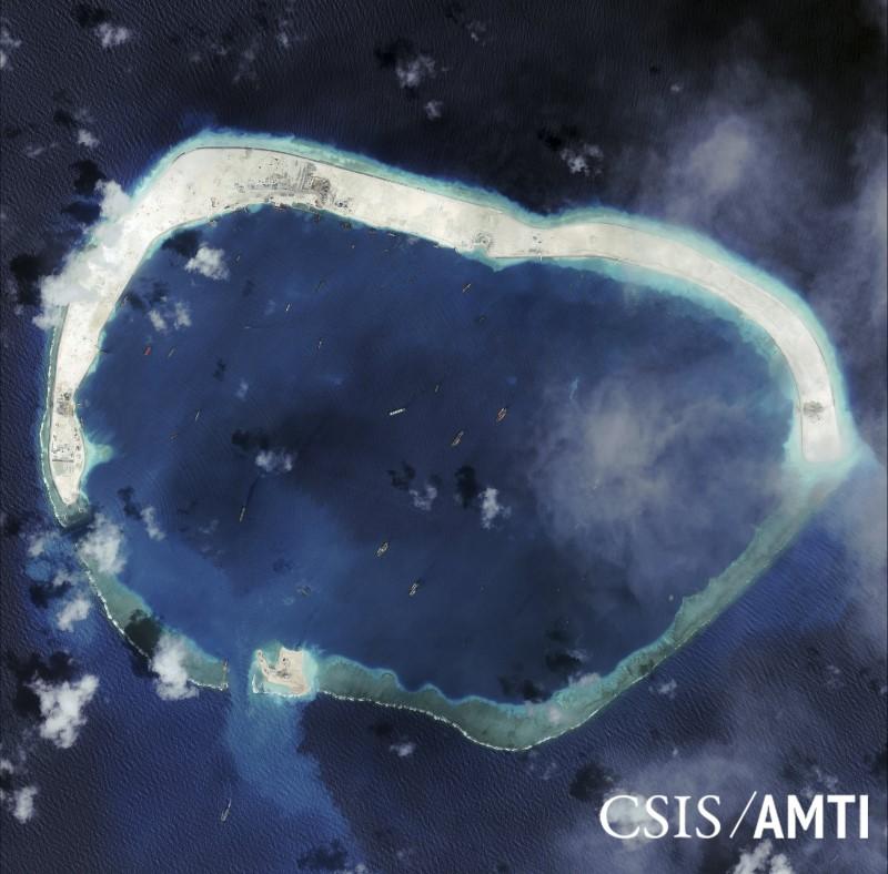 Zdjęcie satelitarne rafy Mischief z dnia 08 września 2015 dostarczane przez CSIS Asia Maritime Transparency Initiative/Digital Globe September (CSIS Asia Maritime Transparency Initiative/Digital Globe)