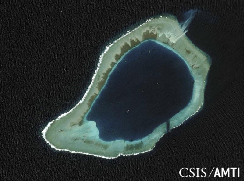 Rafa Subi na zdjęciach satelitarnych z dnia 08 sierpnia 2012 dostarczonych przez CSIS Asia Maritime Transparency Initiative/Digital Globe. (CSIS Asia Maritime Transparency Initiative/Digital Globe)