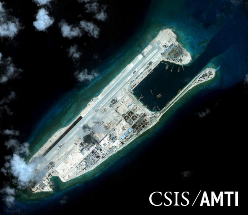 Rafa Fiery Cross na zdjęciach satelitarnych z dnia z dnia 03 września 2015 dostarczonych przez CSIS Asia Maritime Transparency Initiative/Digital Globe. (CSIS Asia Maritime Transparency Initiative/Digital Globe)