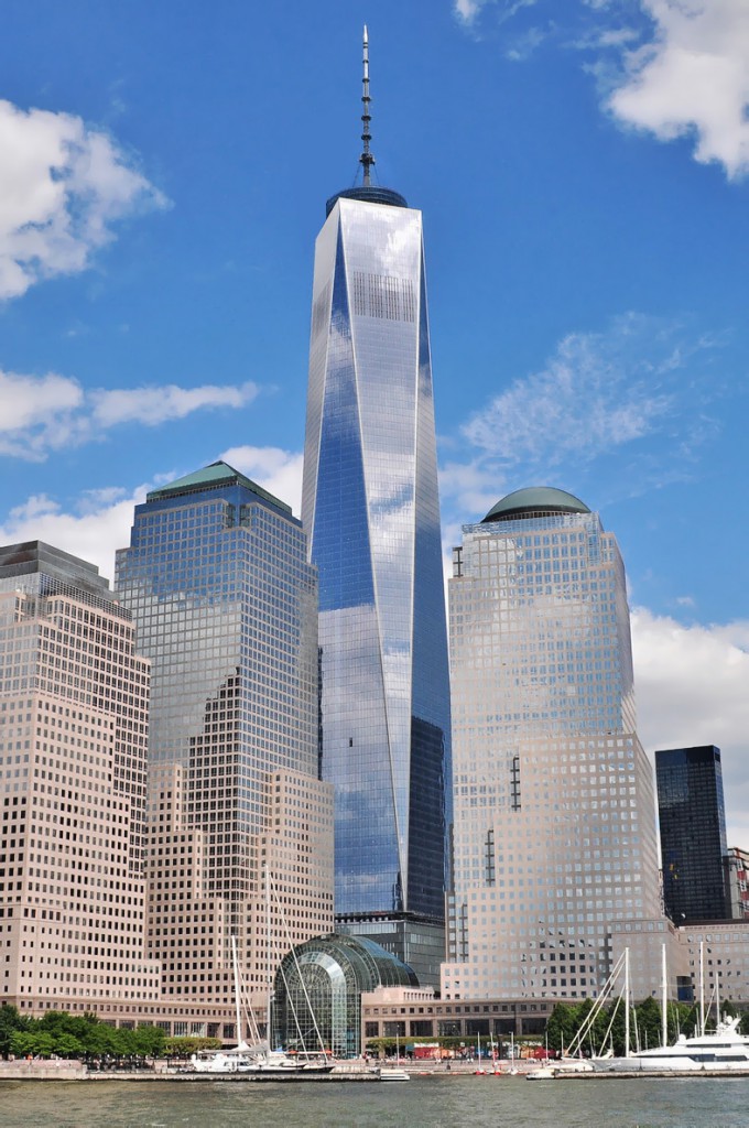 Jeden z czterech nowojorskich wieżowców stanowiących część nowego kompleksu (obecnie w budowie), który powstał w miejscu zniszczonych w zamachu biurowców WTC. / wikipedia.pl