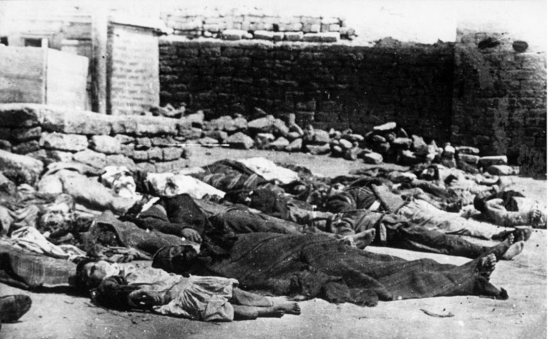 Azerbejdżańskie ofiary w Baku w 1918/ Źródło: Wikimedia Commons