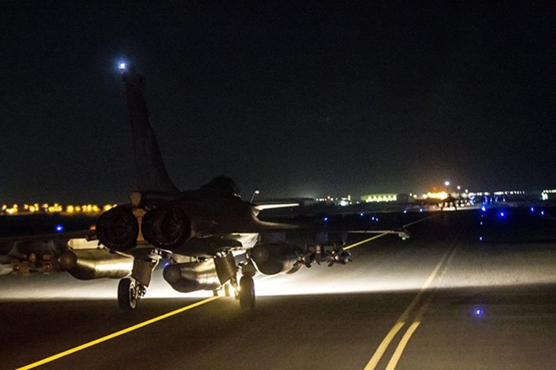 Dassault Rafale C tuż przed startem do bombardowania islamistów w Syrii. / fot. Armée de l'air.
