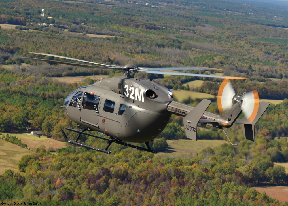Śmigłowiec UH-72A Lakota w czasie lotu, (Airbus Group)
