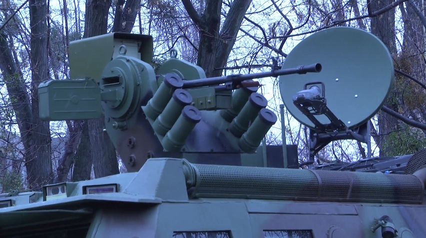 Triton jest uzbrojony w zdalnie sterowany ciężki karabin maszynowy NSVT o kal. 12,7 mm oraz wyrzutnię granatów dymnych. Źródło: bmpd.livejournal