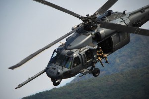 Uszkodzeniu uległ jeden śmigłowiec ewakuacji medycznej HH-60G Pave Hawk. (DoD/Staff Sgt. Sara Csurilla/U.S. Air Force)