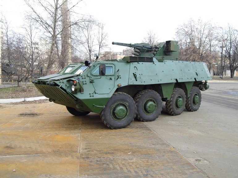 BTR-4 z dodatkowym opancerzeniem. Źródło: KMDB Morozov