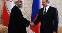 Prezydent Federacji Rosyjskiej Władimir Putin i jgo irański odpowiednik,Hassan Rouhan w czasie spotkania. Fot. AP Photo/RIA Novosti