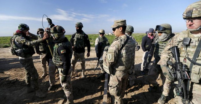 Obecnie w Iraku znajduje się około 3700 amerykańskich żołnierzy, zajmujących się głównie szkoleniem i występujących w roli doradców wojskowych zarówno przy irackich jak i kurdyjskich oddziałach zbrojnych. Źródło: REUTERS/Thaier Al-Sudan