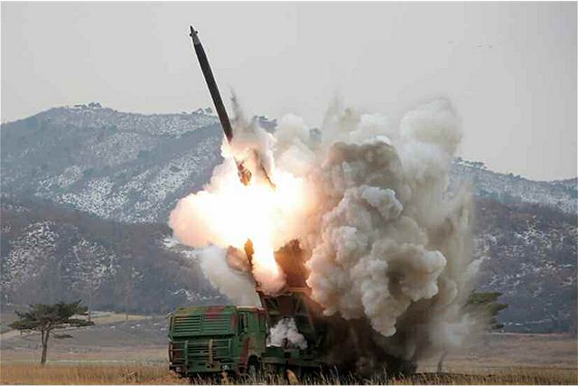 Północnokoreański MLRS kal. 300 mm podczas testów ogniowych w marcu 2016 roku. Źródło: Rodong Sinmun