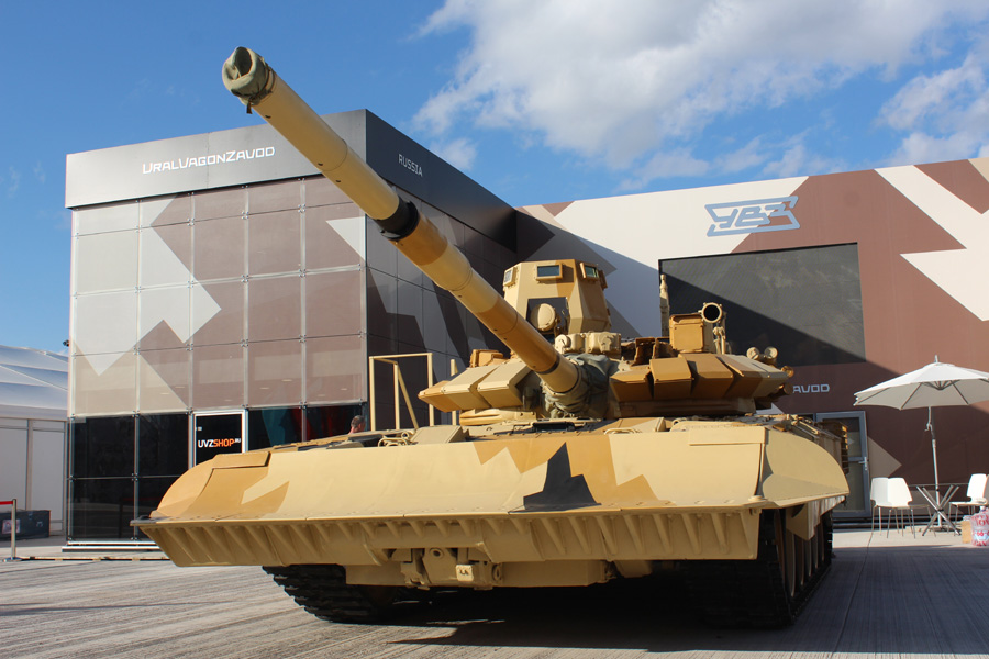 Wyposażony w pakiet do walk w terenie zurbanizowanym czołg podstawowy T-72. /Fot. Rosoboronexport 