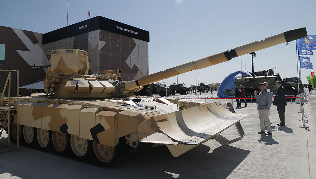 T-72B wyposażony w pakiet do walk miejskich. /Fot. UralWagonZawod 