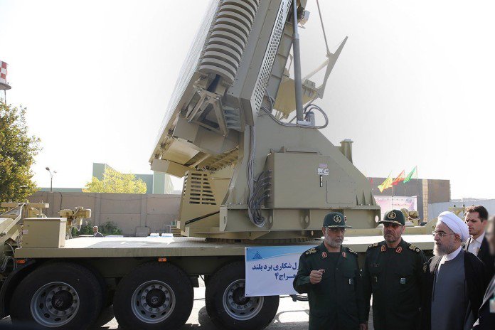 System przeciwlotniczy Bavar 373 w czasie prezentacji prezydentowi Iranu, Hasanowi Rouhaniemu. / fot. almasdarnews.