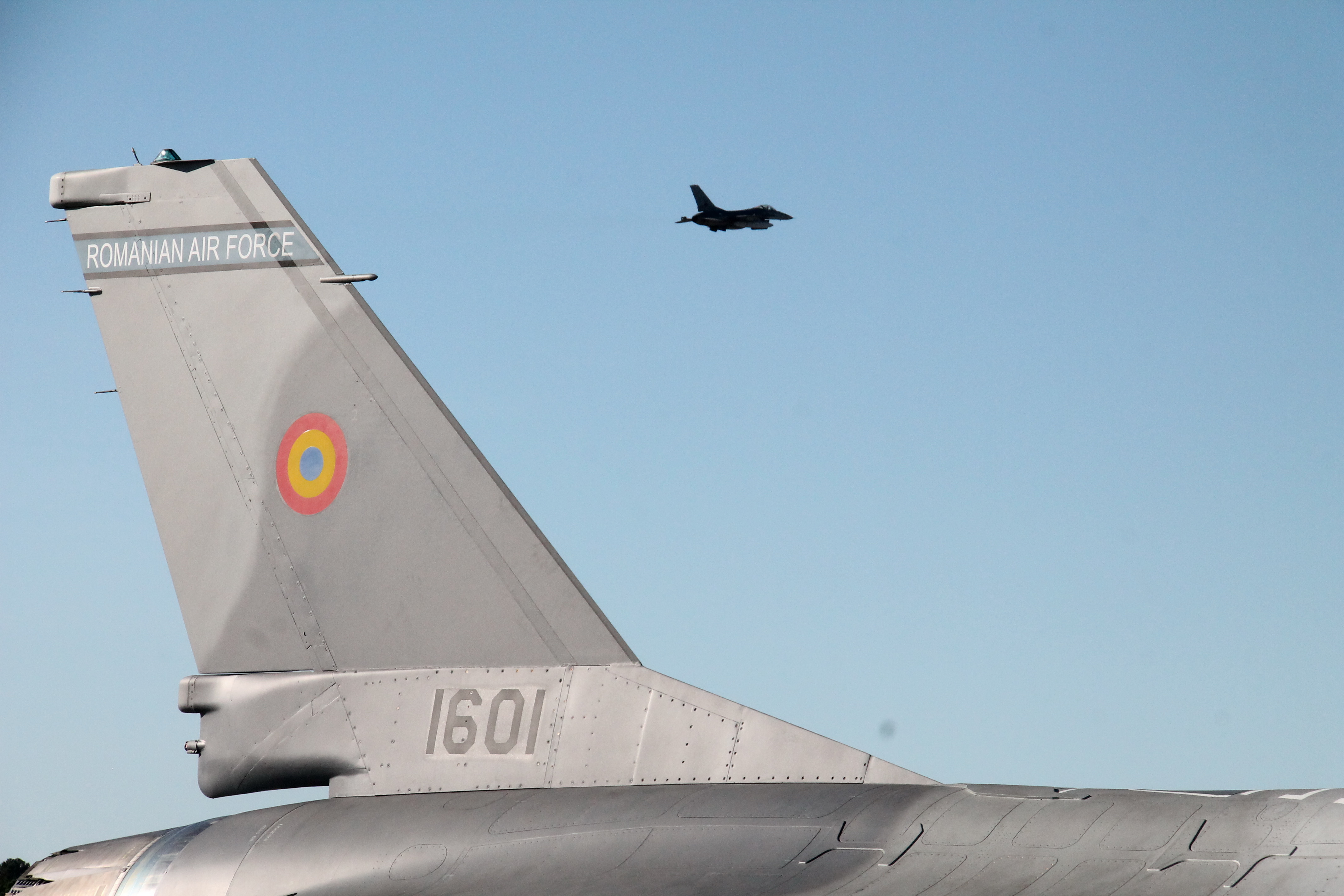 F-16 Fightning Falcon w czasie ceremonii przekazania. /Fot. Eugen Mihai via MO Rumunii. 