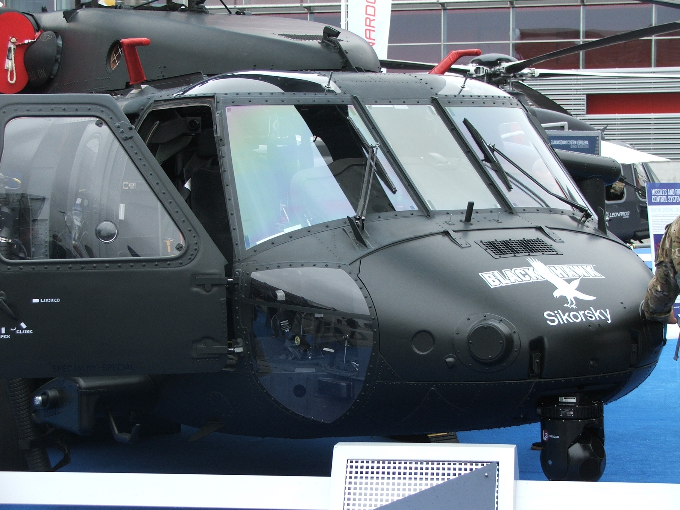 Uzbrojony śmigłowiec S-70I Black Hawk w wersji wsparcia bojowego. /Fot. Damian Ratka