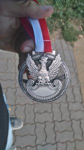 Pamiątkowy medal dla uczestników, którzy ukończyli bieg.