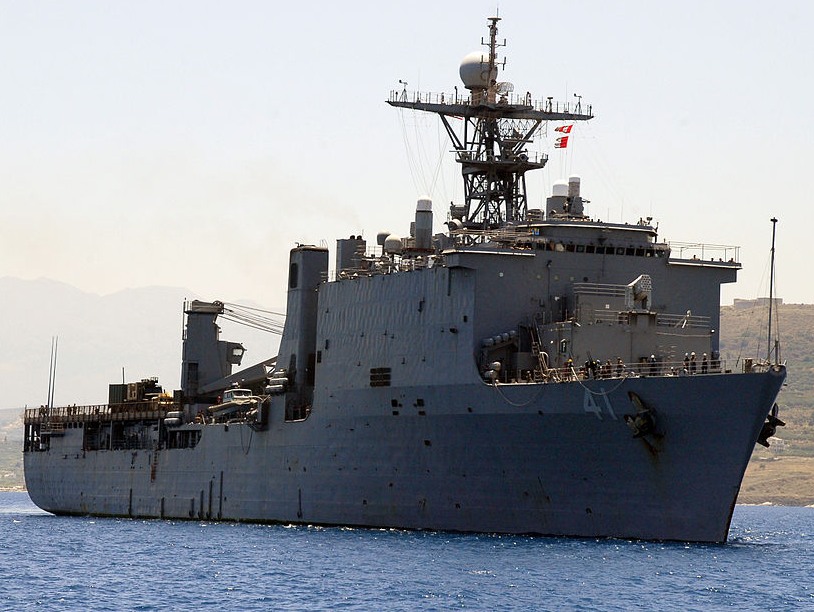 Okręt desantowy-dok USS Whidbey Island (LSD-41). / fot. US Navy (Mass Communication Specialist 2nd Class Cayman Santoro).