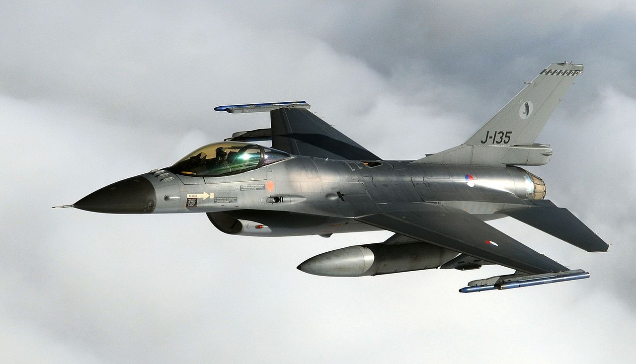 Myśliwiec wielozadaniowy F-16AM należącyc do Królewskich Holenderskich Sił Powietrznych. /Fot. U.S. Air Force photo/Senior Airman Thomas Trower 