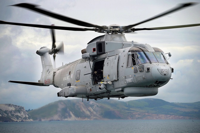 AgustaWestland AW101 Merlin Mk2 ? to na tych śmigłowca zostanie zainstalowany system Crowsnest. / fot. Royal Navy.