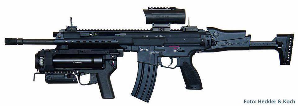 Karabinek automatyczny HK433 z celownikiem kolimatorowym i granatnikiem podwieszanym. / fot. Heckler & Koch GmbH (H&K)